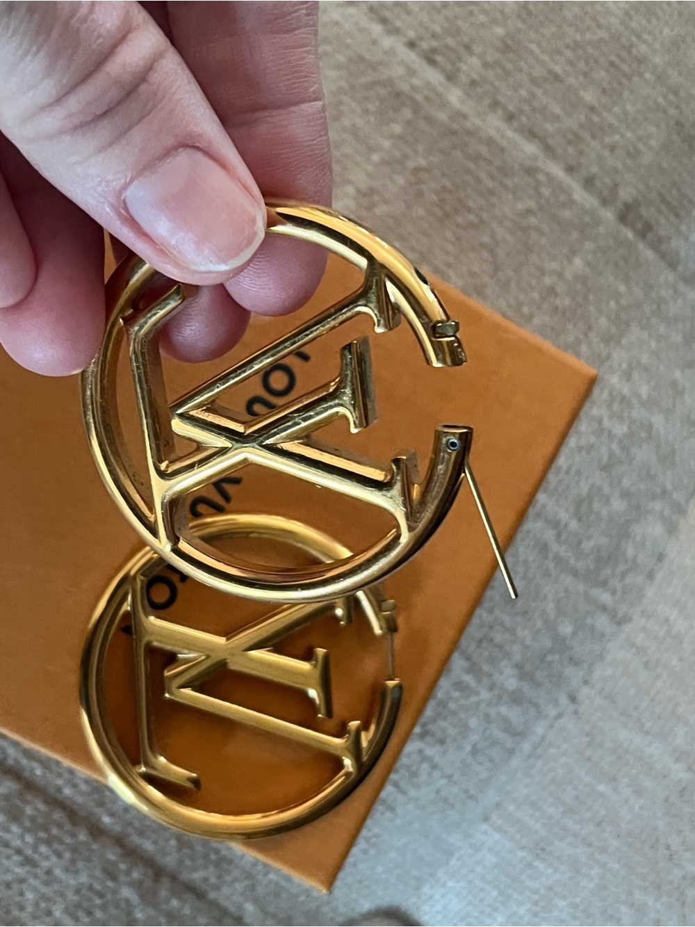 Louis Vuitton Gold LV Hoop Earrings - Louise Hoop GM Earrings - Picture 2 of 8